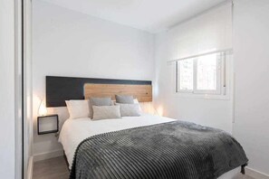 2 habitaciones, tabla de planchar con plancha, cuna de viaje y wifi 