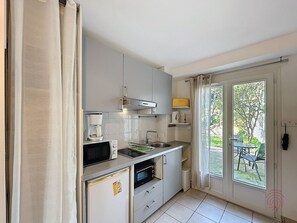 Fridge, microwave, stovetop, coffee/tea maker