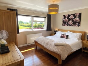 4 habitaciones, decoración personalizada y muebles diferentes