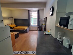 1 bedroom, desk, travel crib, free WiFi - Grand Studio en Plein Centre Ville (Arles)