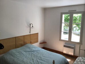 2 chambres, fer et planche à repasser, lit parapluie, Wi-Fi gratuit