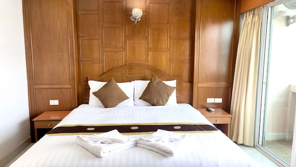 Deluxe Double Room | In-room safe, desk, laptop workspace, blackout drapes