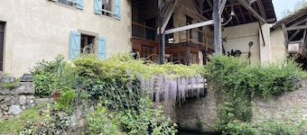Beautiful old watermill with natural swimming pool. Only 50 minutes to Toulouse