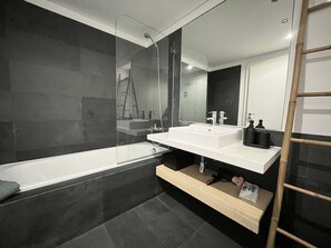 Bathroom - Comfort & Style with best sea view  (Sesimbra)