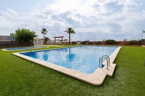 Piscine extérieure (ouverte en saison)