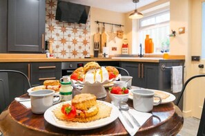 Dining - Bradwell Derbyshire Peak District Cottage ❤️ Dogs (Smalldale)