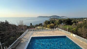 Standard Loft, Sea View | Free minibar, individually furnished, desk, blackout drapes