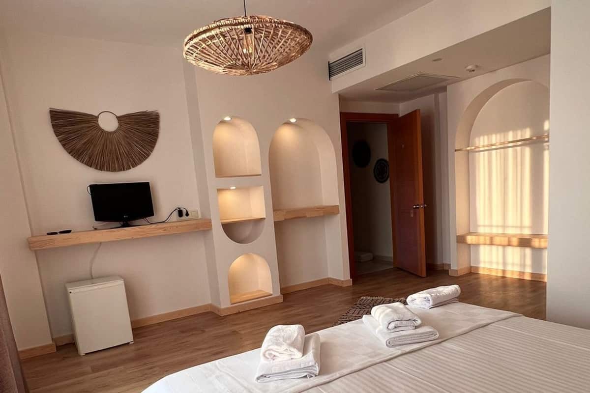 Standard Room, Balcony, Sea View | 1 bedroom, free minibar, individually furnished, desk