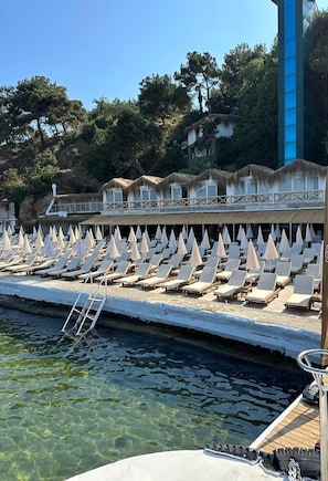 Free beach cabanas, sun-loungers, beach umbrellas