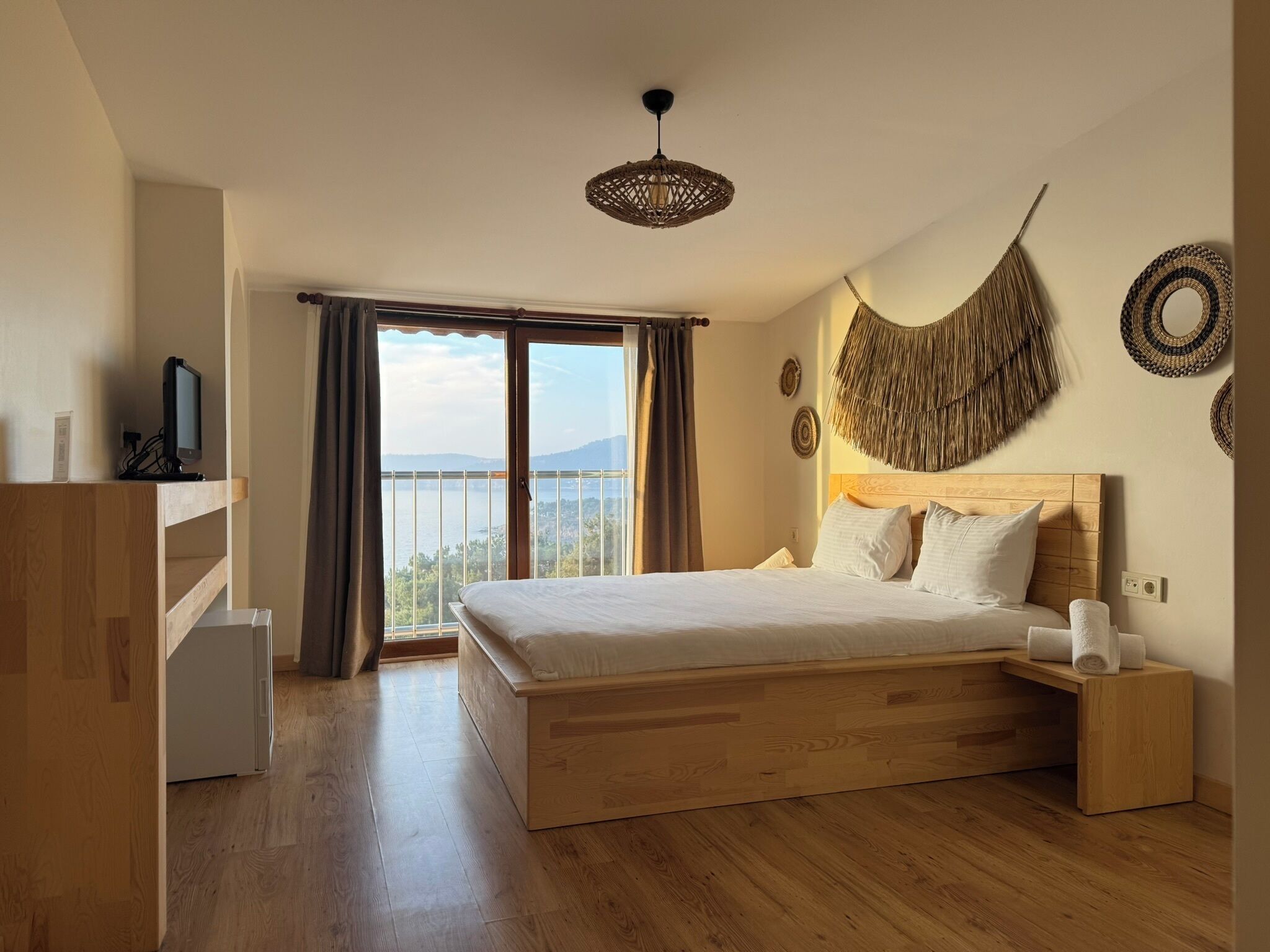 Loft standard, vista para o mar | Frigobar (abastecido com itens grátis), individualmente mobiliados