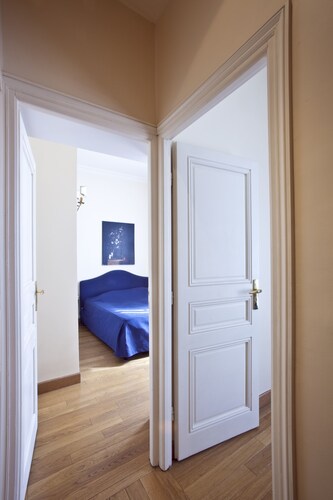 Two bedrooms flat close to Place Vendome