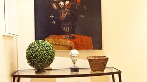 A glass-top table with a spherical green plant, a white bust sculpture, and a woven basket. - Two Bedrooms Flat Close Place Vendome (Paris)