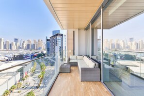 Luxury Apartment, 2 Bedrooms, Balcony, Sea Facing | Balcony - Luxury Beachfront 2BR w Stunning SeaView (Dubai)