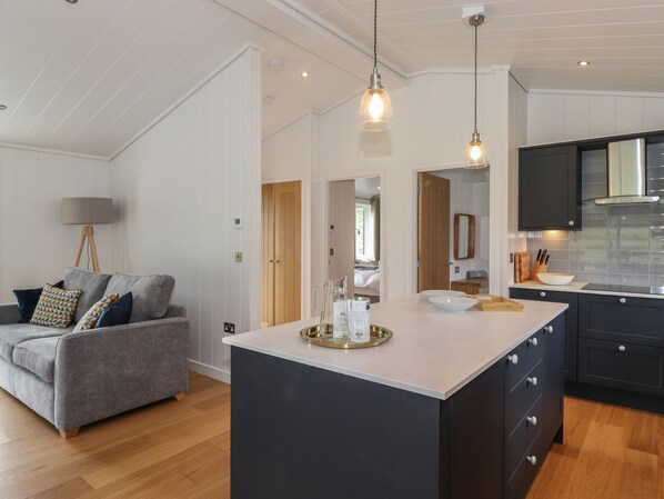 Cottage | Private kitchen | Fridge, dishwasher, electric kettle, toaster - Blackthorn Copse (Ulverston)