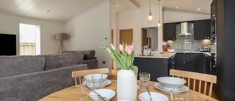 Cottage | Dining