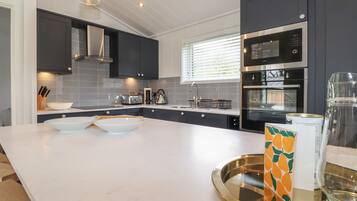 Casa de campo | Cocina privada | Frigorífico, lavavajillas, hervidor eléctrico y tostadora