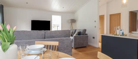 Cottage | Dining