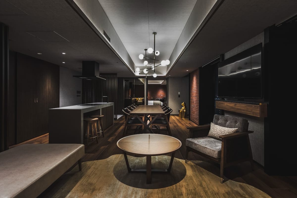 Premium Twin Room, Non Smoking (K_Suite) | Meja, Wi-fi percuma, cadar katil