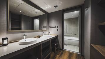 K_Suite, Non Smoking | Bathroom | Hair dryer, bidet, towels, shampoo