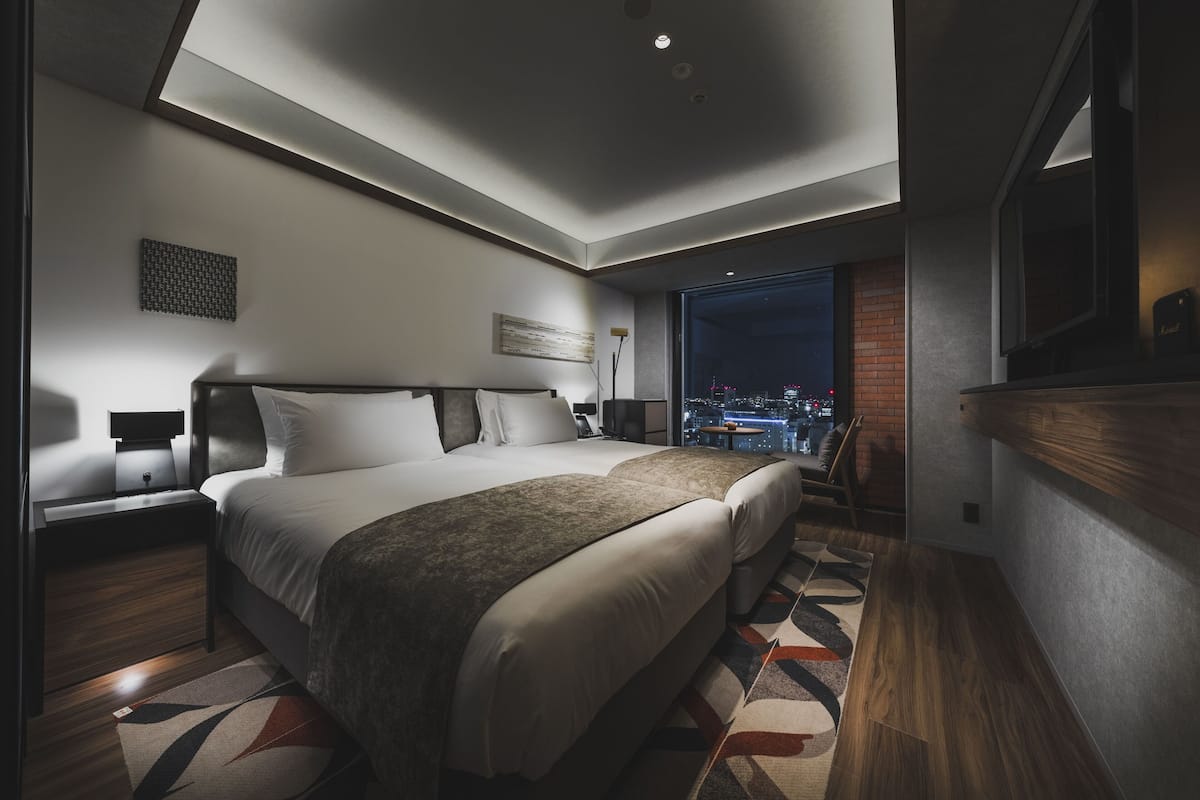 Kamar Twin Premium, Bebas Asap Rokok | Meja kerja, Wi-Fi gratis, dan seprai linen