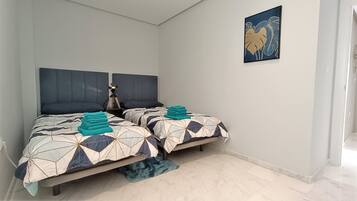 3 slaapkamers, een strijkplank/strijkijzer, wifi, beddengoed