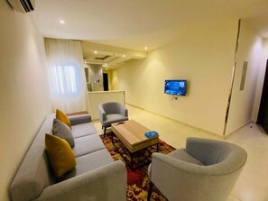 Deluxe Studio | In-room safe, individually furnished, desk, soundproofing