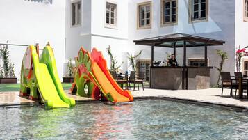 Bar junto a la alberca