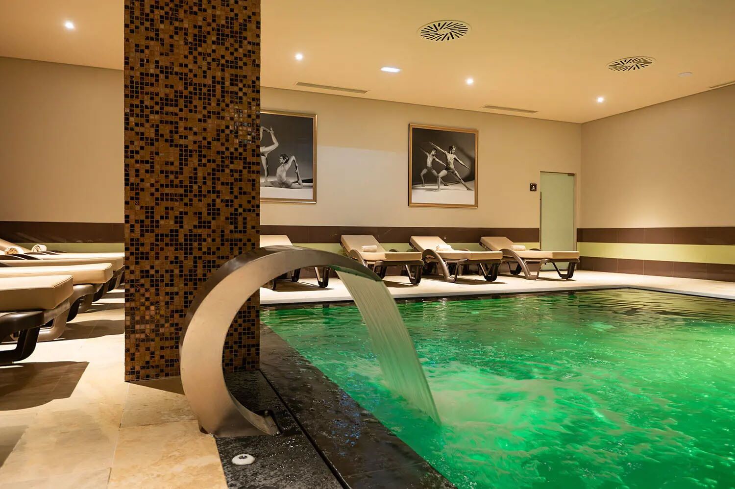 Bañera de hidromasaje interior