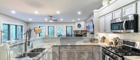 Fridge, oven, stovetop, dishwasher