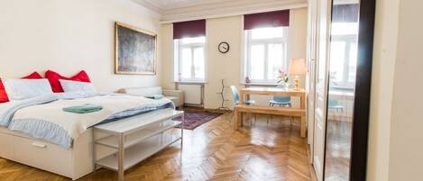 1 chambre, bureau, fer et planche à repasser, Wi-Fi gratuit