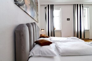 2 bedrooms, iron/ironing board, free WiFi