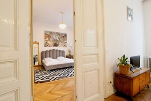 2 bedrooms, iron/ironing board, free WiFi