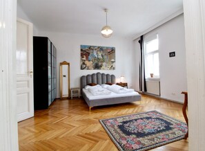 2 bedrooms, iron/ironing board, free WiFi