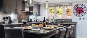 Rainfall Shower | Pool/Snooker | x 4 Cars