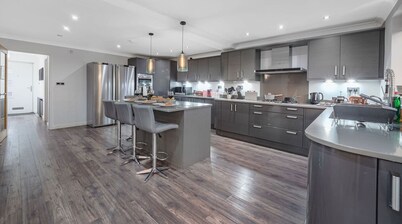 Rainfall Shower | Pool/Snooker | x 4 Cars