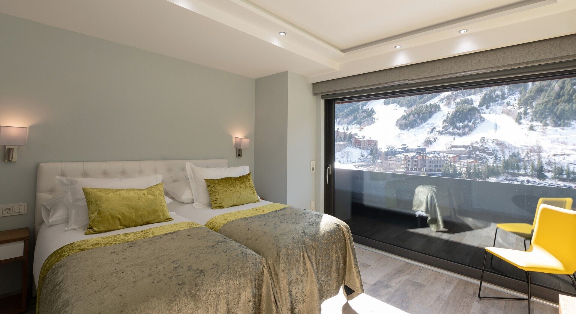 Grand Apartment | In-room safe, laptop workspace, iron/ironing board, free WiFi