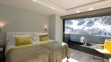 Grand Apartment | 2 bedrooms, in-room safe, laptop workspace, iron/ironing board