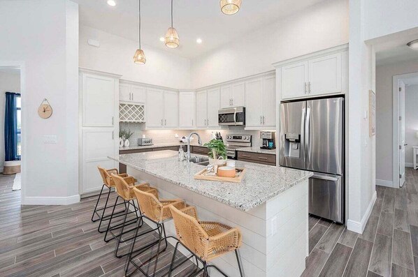 Fridge, microwave, oven, stovetop - Cape Destination - Western Facing Home with Hot Tub (Cape Coral)