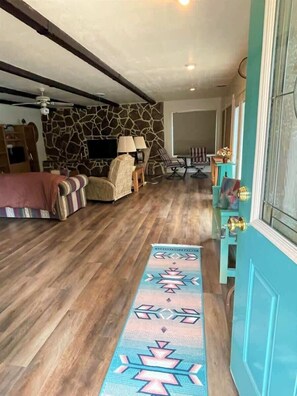 Interior - The Monarch Cabin Sum (Ruidoso)