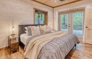 4 bedrooms, iron/ironing board, free WiFi, bed sheets - EPIC Heated pool, Outdoor Fireplace, Pool & Hot Tub! Arcade, and Barrel Sauna (Mineral Bluff)