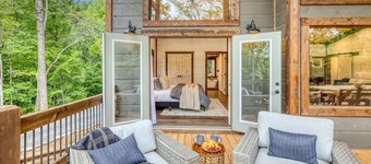 EPIC Heated pool, Outdoor Fireplace, Pool & Hot Tub! Arcade, and Barrel Sauna