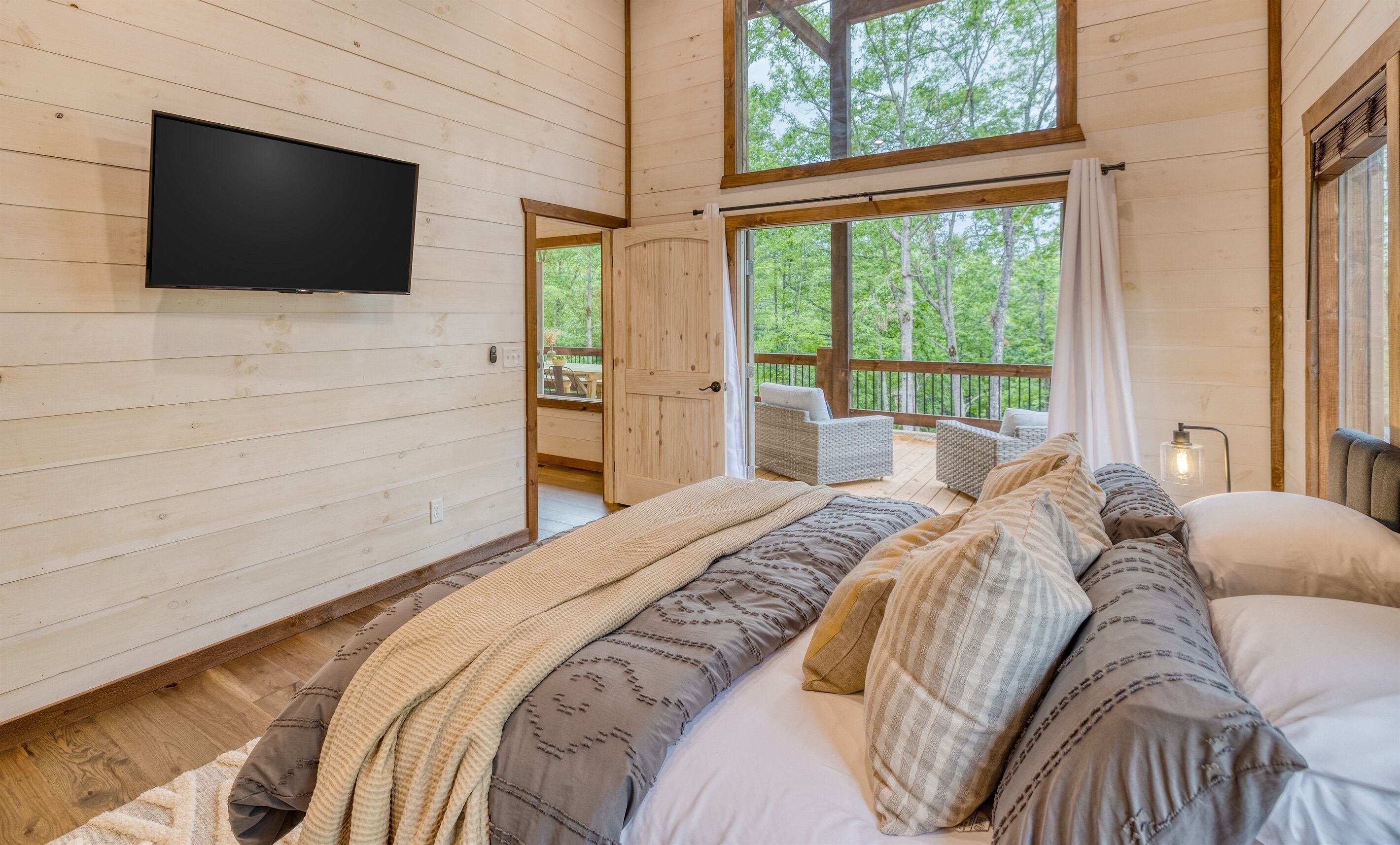 4 makuuhuonetta, silitysrauta/-lauta, ilmainen Wi-Fi, vuodevaatteet