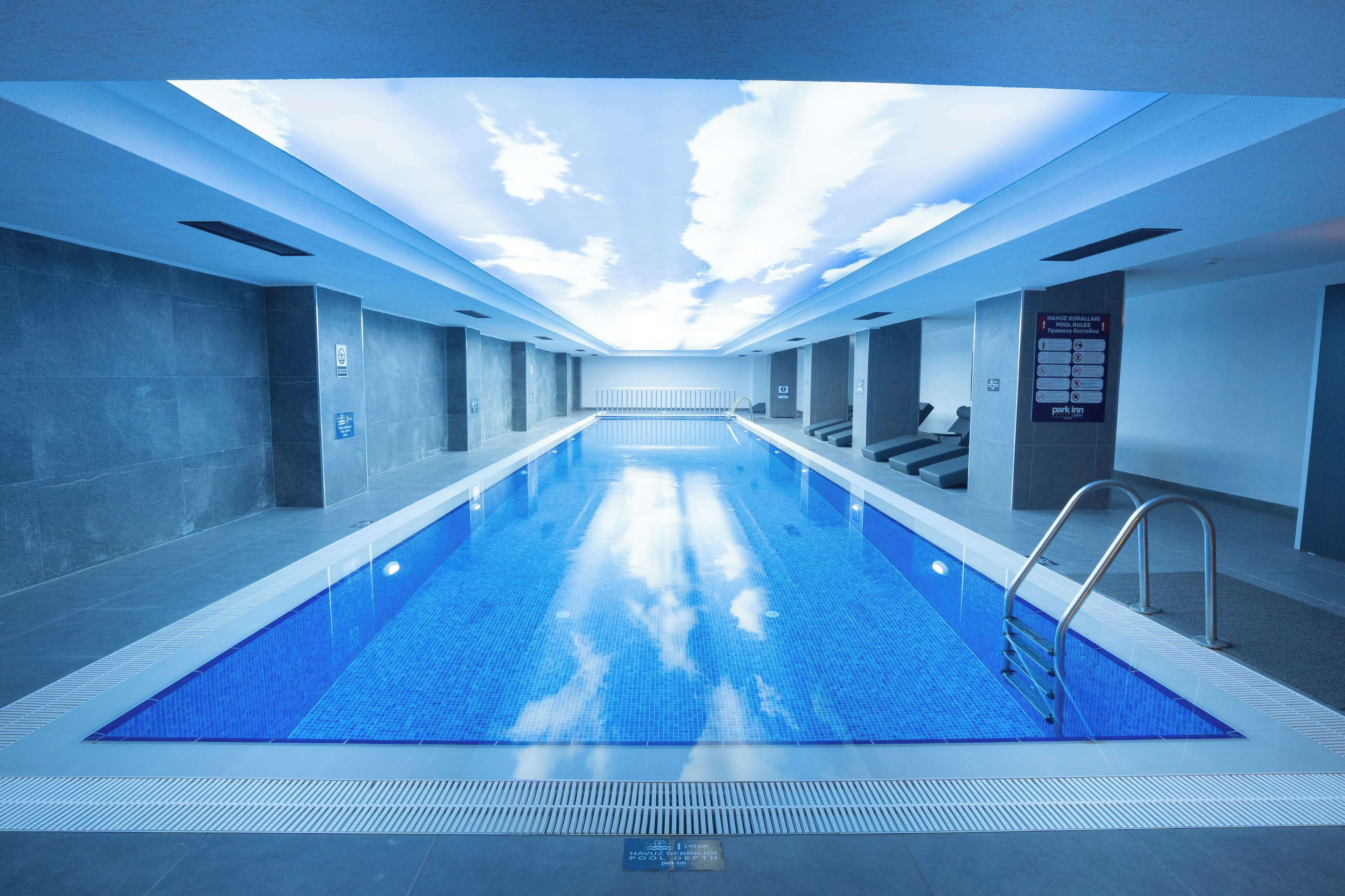 Hồ bơi trong nhà 