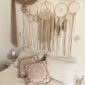 Desk, soundproofing, free WiFi, bed sheets - Sagma Central (Santorini)