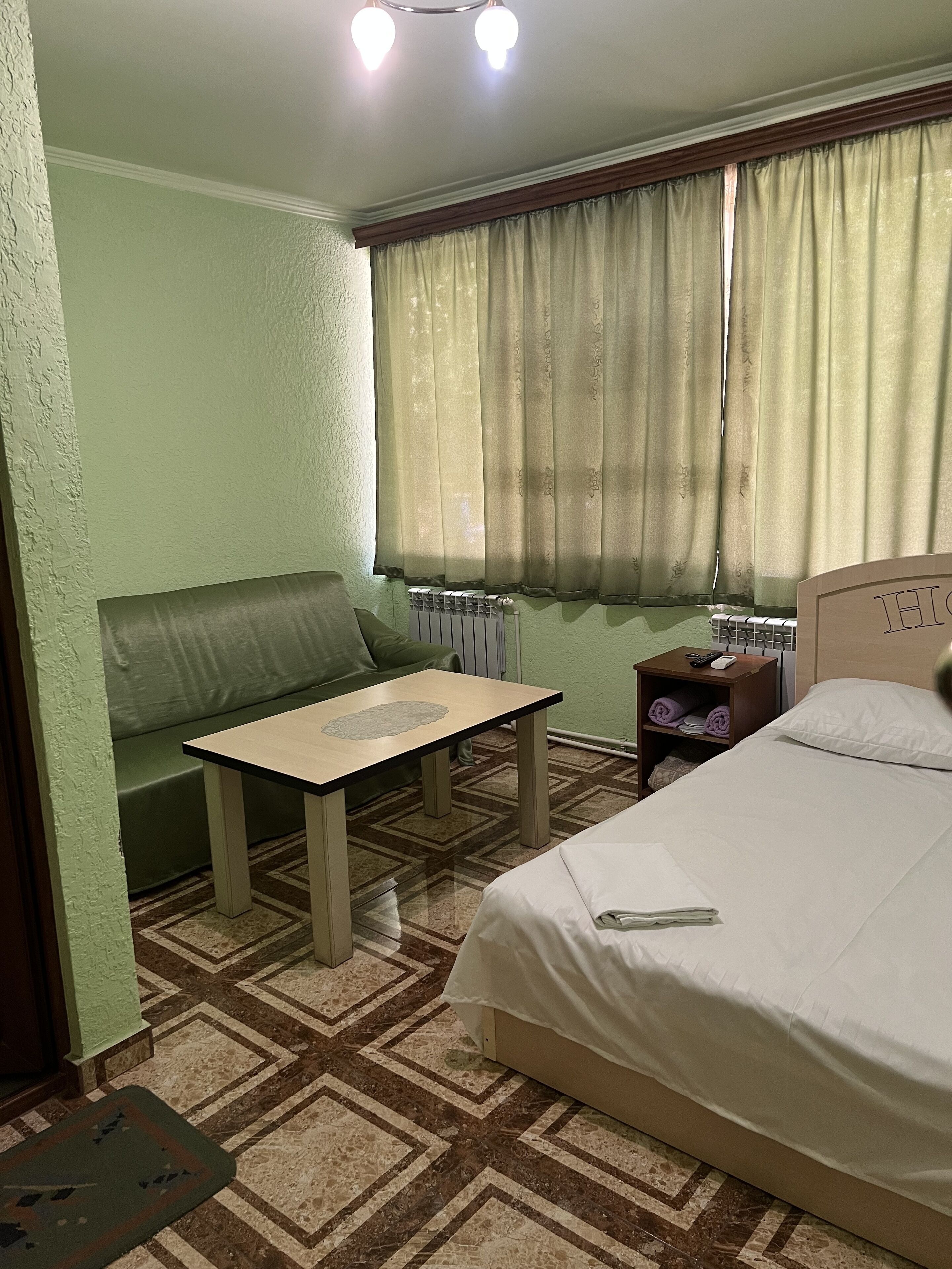 standard room, 1 double bed | desk, soundproofing, free wifi, bed sheets