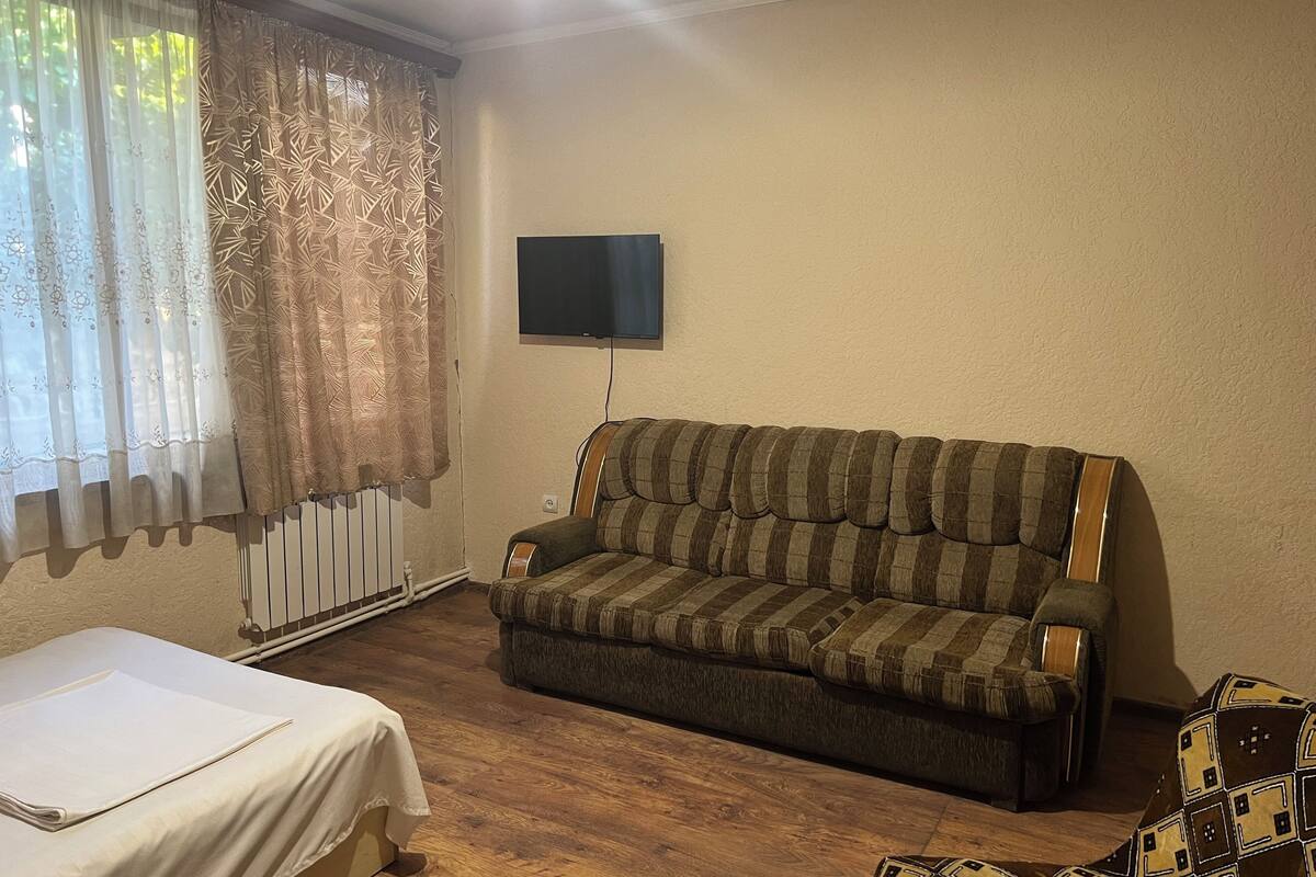 standard room, 1 double bed | desk, soundproofing, free wifi, bed sheets