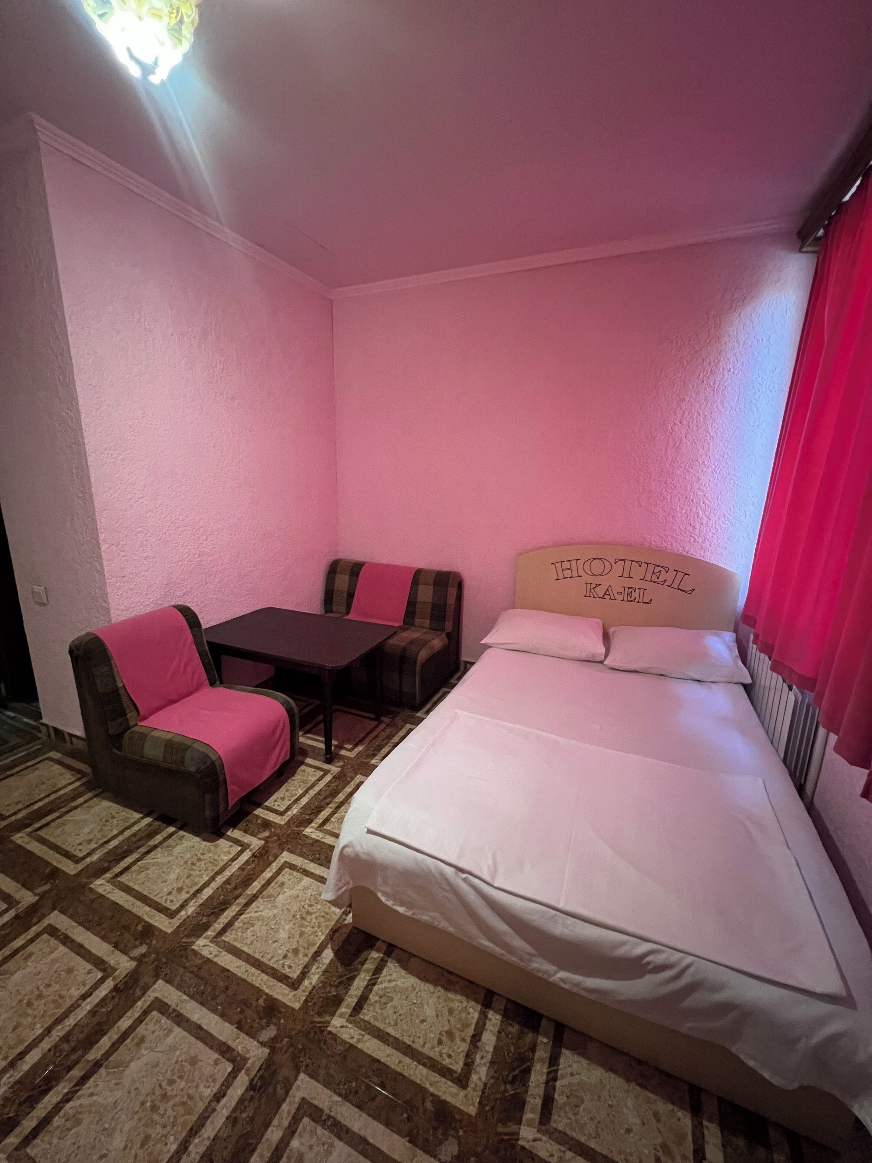 standard room, 1 double bed | desk, soundproofing, free wifi, bed sheets