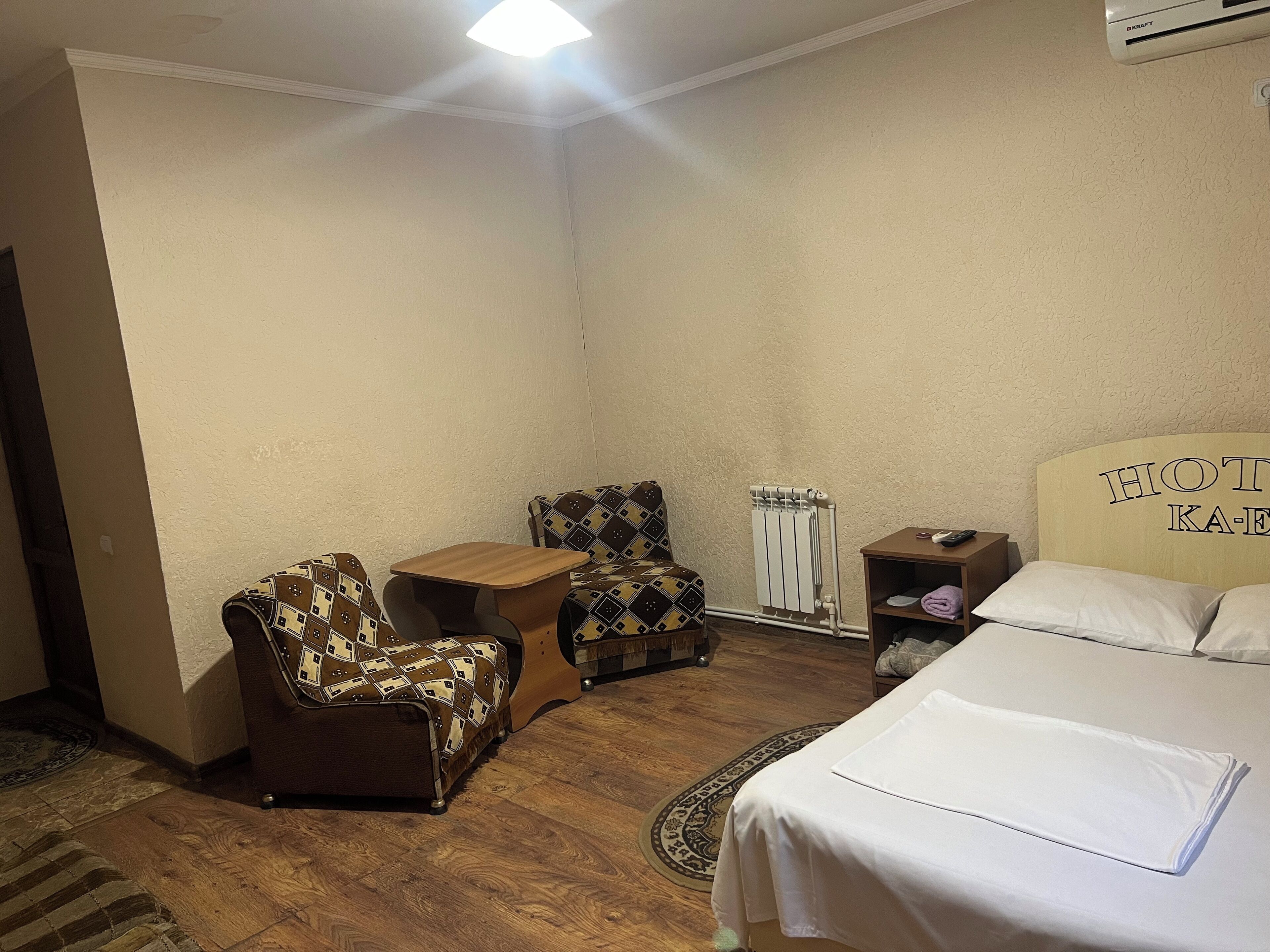 standard room, 1 double bed | desk, soundproofing, free wifi, bed sheets