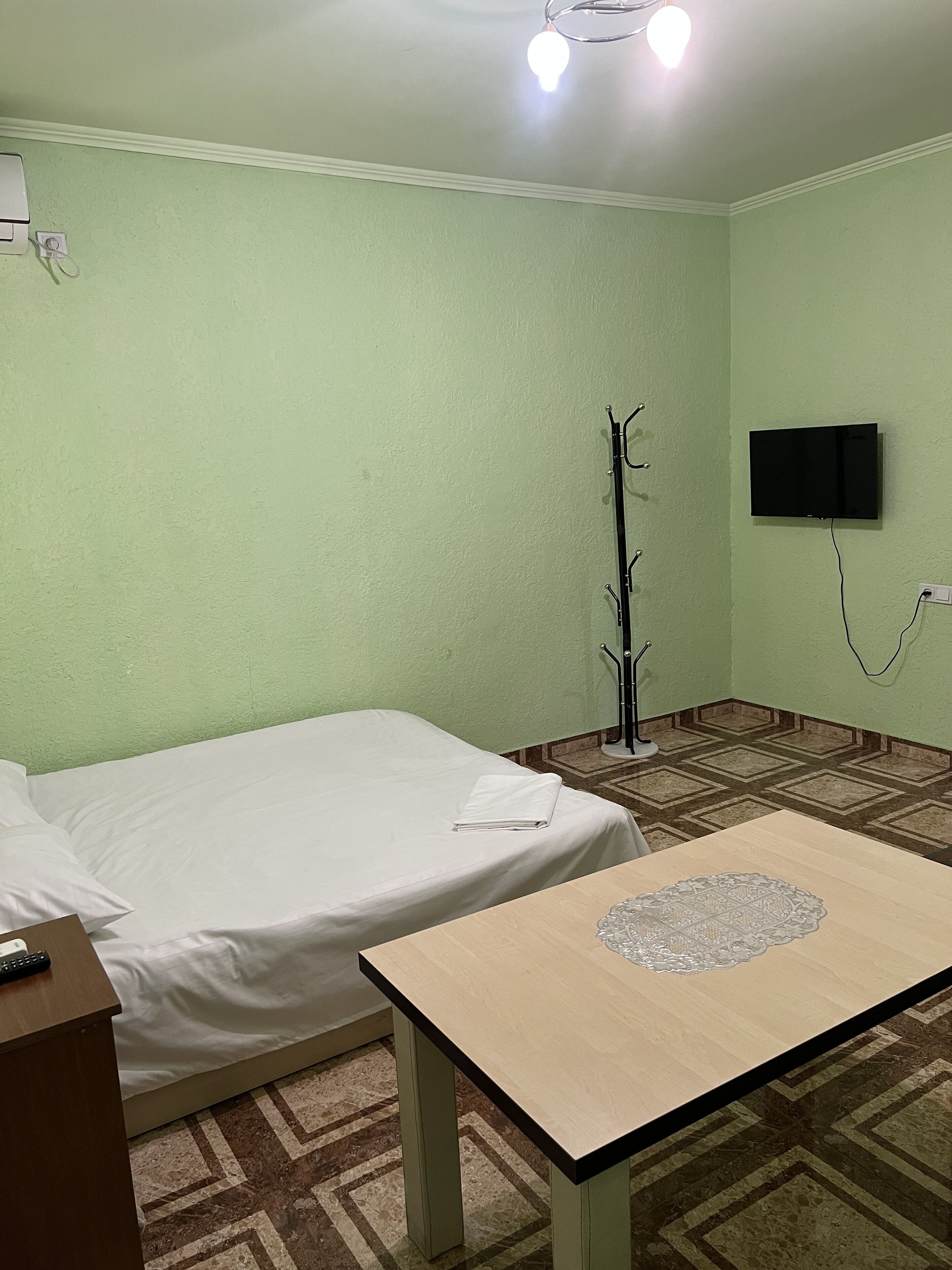 standard room, 1 double bed | desk, soundproofing, free wifi, bed sheets
