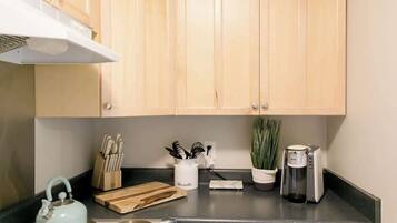 Frigorífic, microones, forn i placa de cuina